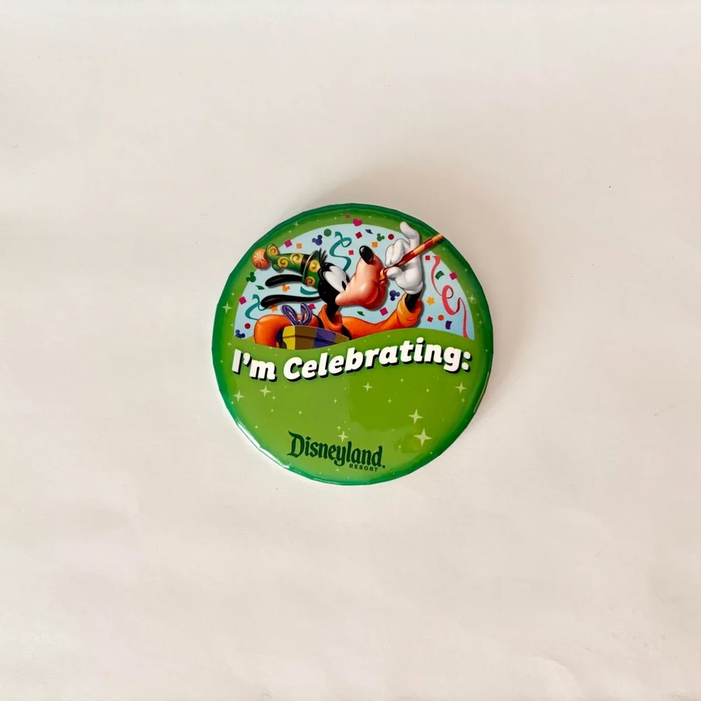 Lot of 4 Disneyland Goofy Celebration Buttons - I’m Celebrating:
